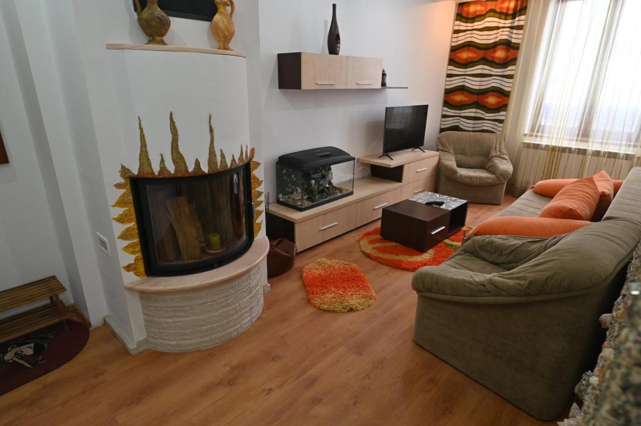 Apartament Camelia Petrosani Ngoại thất bức ảnh